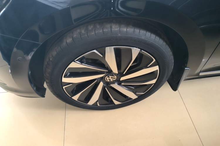 Used Volkswagen Passat 2022 380TSI Luxury Edition Left Front Wheel Hub