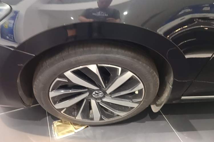 Used Volkswagen Passat 2022 330TSI Starry Elite Edition Left Front Wheel Hub