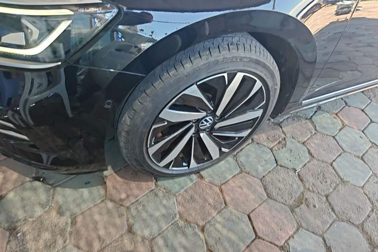 Used Volkswagen Passat 2022 330TSI Luxury Edition Left Front Wheel Hub