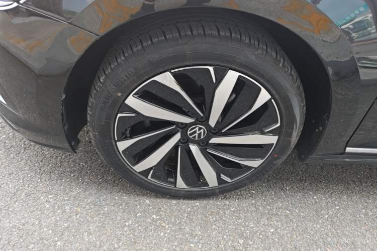 Used Volkswagen Passat 2022 330TSI Elite Edition Left Front Wheel Hub