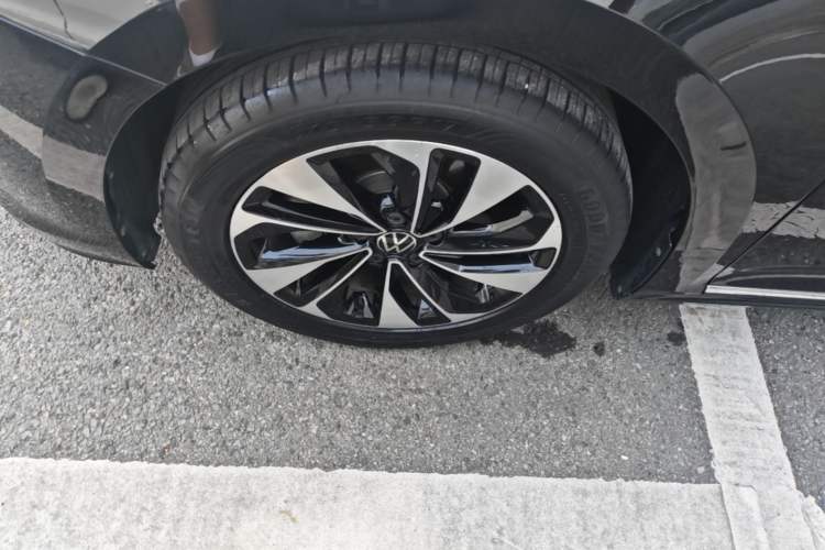 Used Volkswagen Passat 2022 280TSI Elite Edition Left Front Wheel Hub