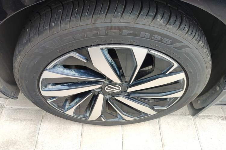 Used Volkswagen Passat 2022 330TSI Luxury Edition Left Front Wheel Hub