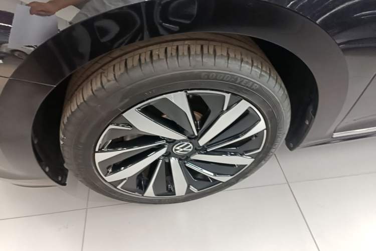 Used Volkswagen Passat 2022 330TSI Elite Edition Left Front Wheel Hub