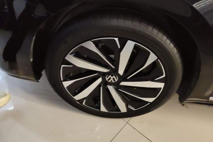 Used Volkswagen Passat 2022 330TSI Starry Elite Edition Custom Version Left Front Wheel Hub