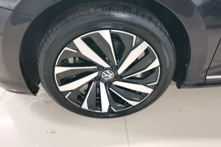 Used Volkswagen Passat 2022 330TSI Elite Edition Custom Version Left Front Wheel Hub