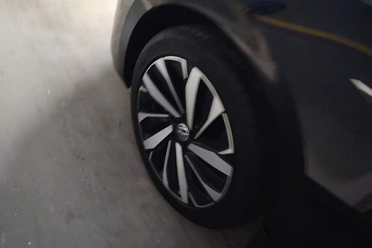 Used Volkswagen Passat 2022 330TSI Starry Luxury Edition Left Front Wheel Hub