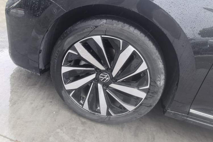 Used Volkswagen Passat 2022 330TSI Starry Elite Edition Left Front Wheel Hub