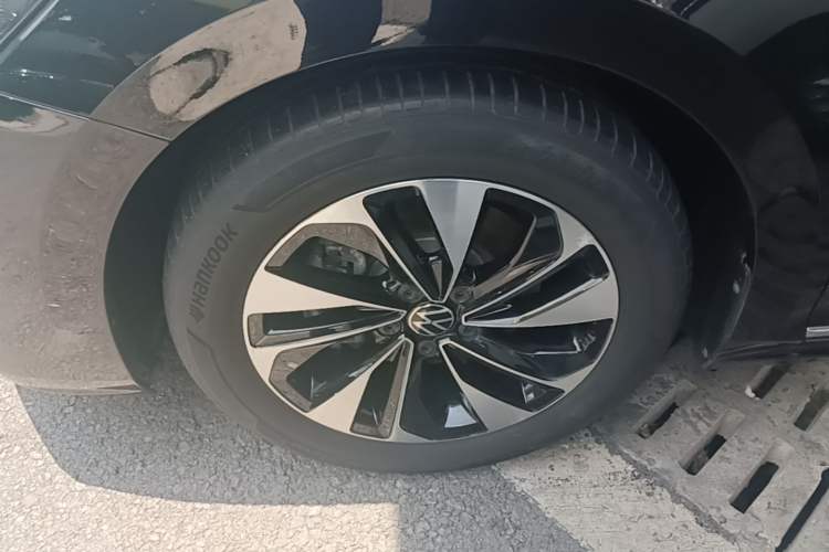 Used Volkswagen Passat 2022 330TSI Starry Elite Edition Custom Version Left Front Wheel Hub
