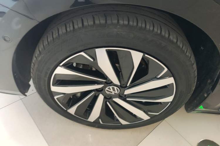 Used Volkswagen Passat 2022 330TSI Starry Luxury Edition – Exclusive Special Edition Left Front Wheel Hub