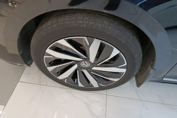 Used Volkswagen Passat 2022 330TSI Starry Elite Edition Left Front Wheel Hub