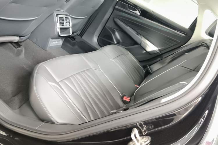 Used Volkswagen Passat 2022 330TSI Starry Luxury Edition – Exclusive Special Edition Left Rear Seat