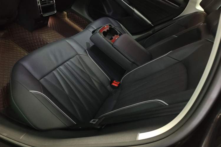 Used Volkswagen Passat 2022 330TSI Starry Luxury Edition – Exclusive Special Edition Left Rear Seat