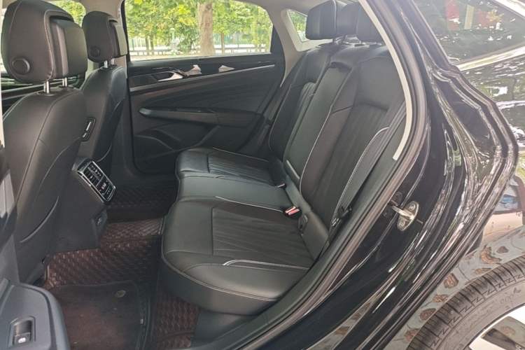 Used Volkswagen Passat 2022 330TSI Starry Luxury Edition – Exclusive Special Edition Left Rear Seat