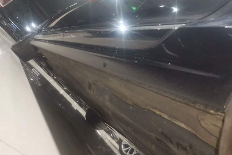 Used Volkswagen Passat 2022 330TSI Starry Luxury Edition – Exclusive Special Edition Left Side Sill