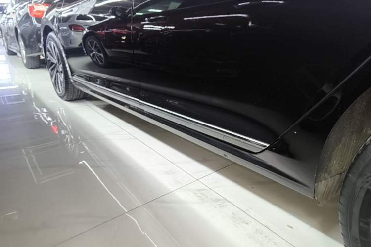 Used Volkswagen Passat 2022 330TSI Luxury Edition Left Side Sill
