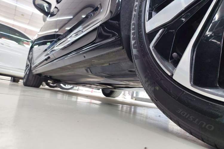 Used Volkswagen Passat 2022 330TSI Luxury Edition Left Side Sill