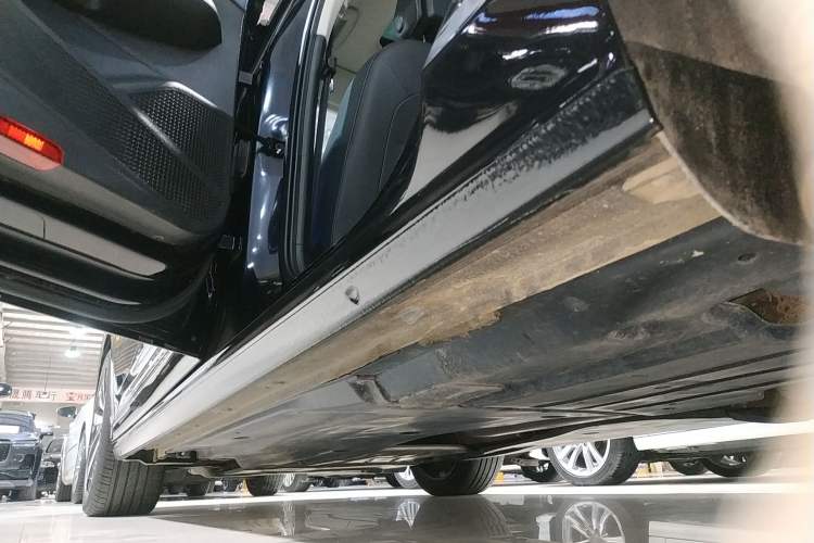 Used Volkswagen Passat 2022 330TSI Luxury Edition Left Side Sill