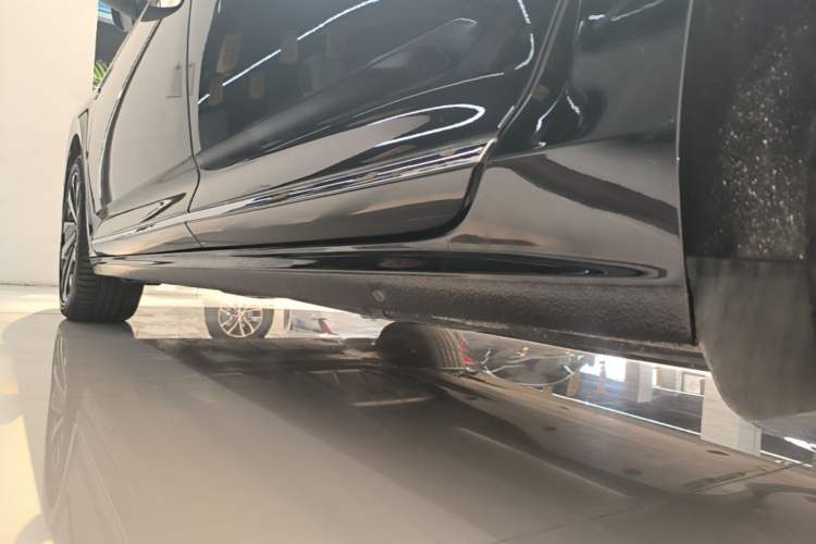 Used Volkswagen Passat 2022 330TSI Starry Luxury Edition Left Side Sill