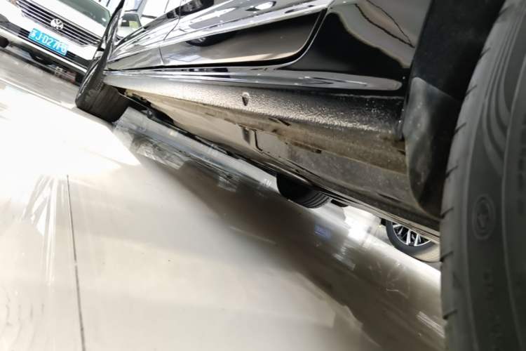 Used Volkswagen Passat 2022 330TSI Starry Luxury Edition – Exclusive Special Edition Left Side Sill