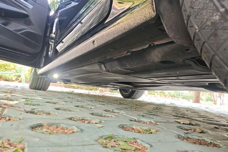 Used Volkswagen Passat 2022 330TSI Starry Luxury Edition – Exclusive Special Edition Left Side Sill