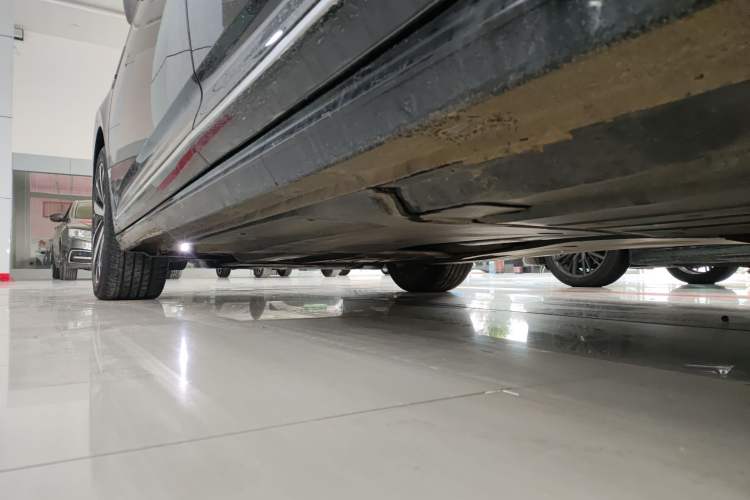 Used Volkswagen Passat 2022 330TSI Luxury Edition Left Side Sill