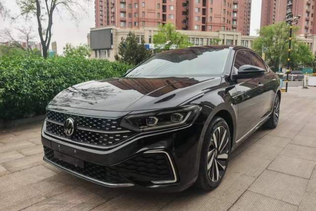 Ojetý Volkswagen Passat 2022 330TSI Starry Luxury Edition