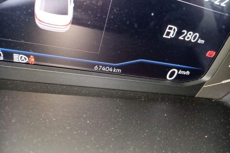 Used Volkswagen Passat 2022 330TSI Luxury Edition Odometer Close Up