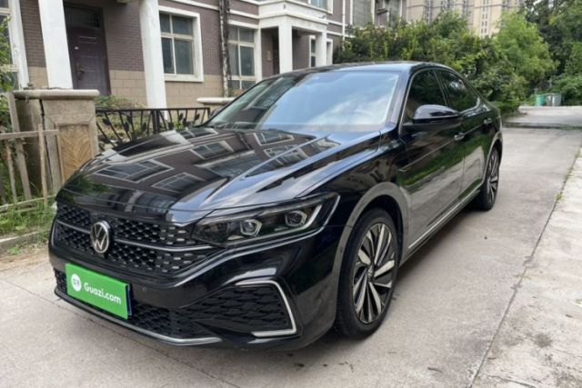 Ojetý Volkswagen Passat 2022 330TSI Starry Luxury Edition