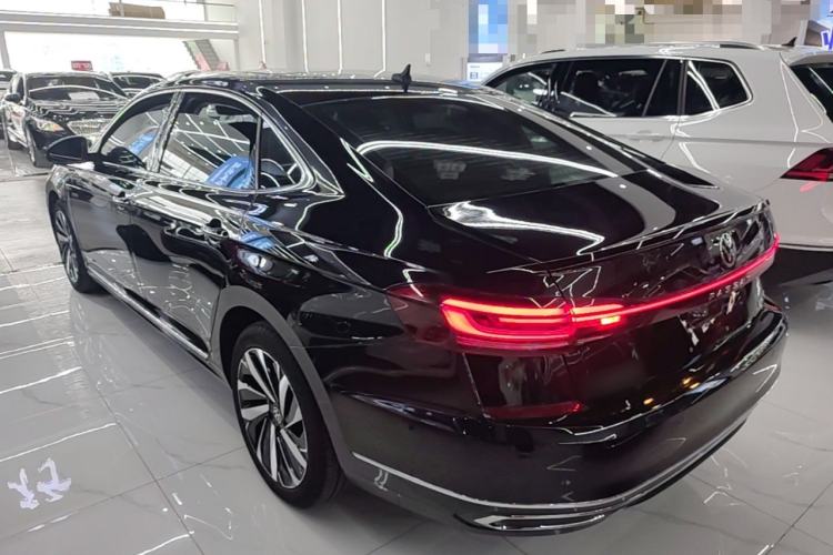 Used Volkswagen Passat 2022 330TSI Luxury Edition Custom Version Rear Left 45 Deg