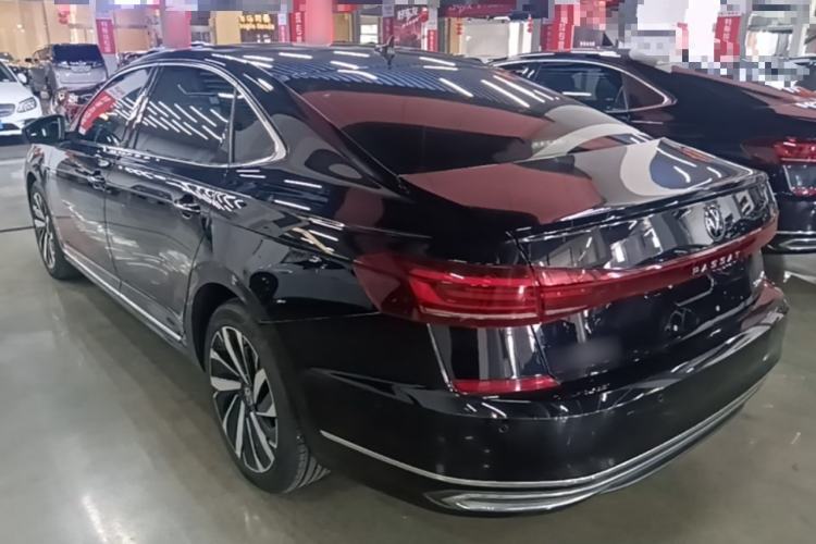 Used Volkswagen Passat 2022 330TSI Luxury Edition Rear Left 45 Deg