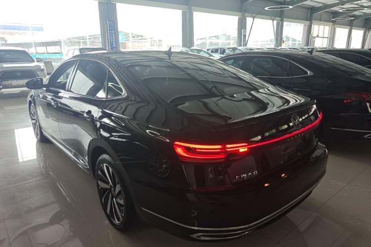 Used Volkswagen Passat 2022 330TSI Luxury Edition Rear Left 45 Deg