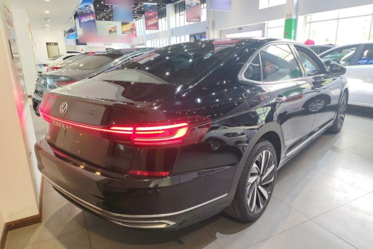 Used Volkswagen Passat 2022 330TSI Starry Luxury Edition Rear Right 45 Deg