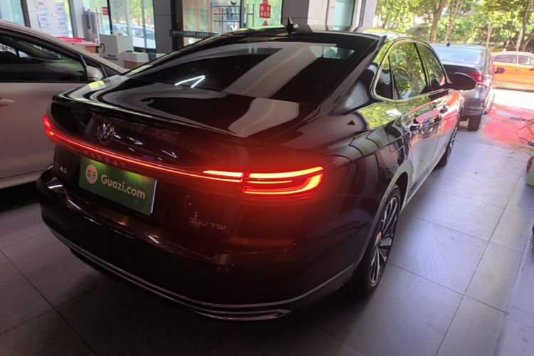 Used Volkswagen Passat 2022 330TSI Luxury Edition Rear Right 45 Deg