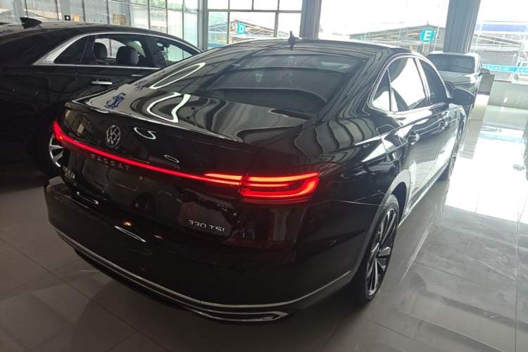 Used Volkswagen Passat 2022 330TSI Luxury Edition Rear Right 45 Deg