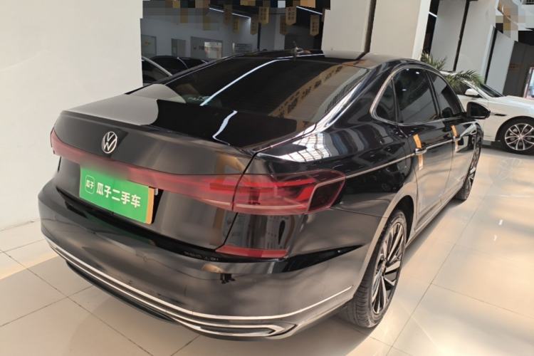 Used Volkswagen Passat 2022 330TSI Starry Luxury Edition Rear Right 45 Deg