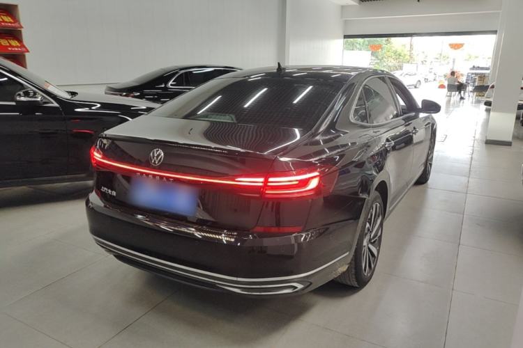 Used Volkswagen Passat 2022 330TSI Luxury Edition Rear Right 45 Deg