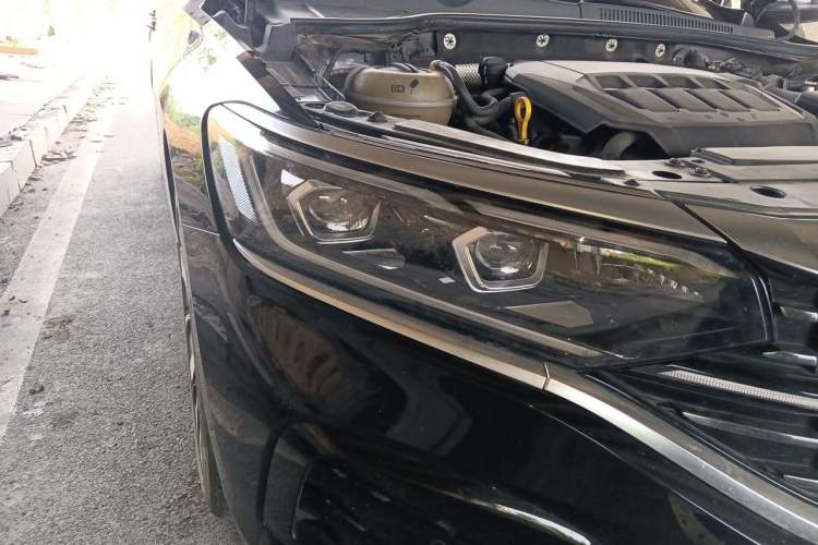 Used Volkswagen Passat 2022 330TSI Luxury Edition Right Front Headlight