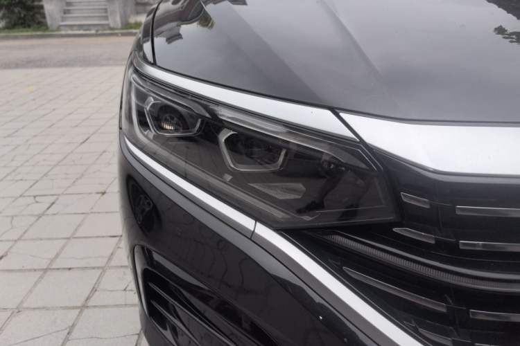Used Volkswagen Passat 2022 330TSI Luxury Edition Right Front Headlight
