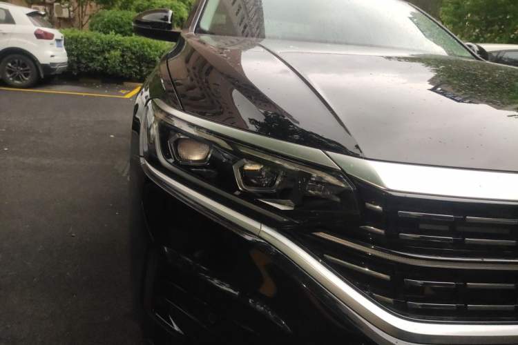 Used Volkswagen Passat 2022 330TSI Luxury Edition Right Front Headlight