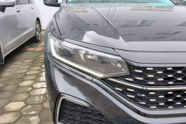 Used Volkswagen Passat 2022 330TSI Starry Elite Edition Right Front Headlight