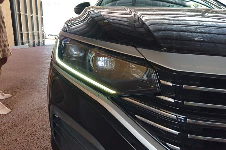 Used Volkswagen Passat 2022 280TSI Business Edition Right Front Headlight