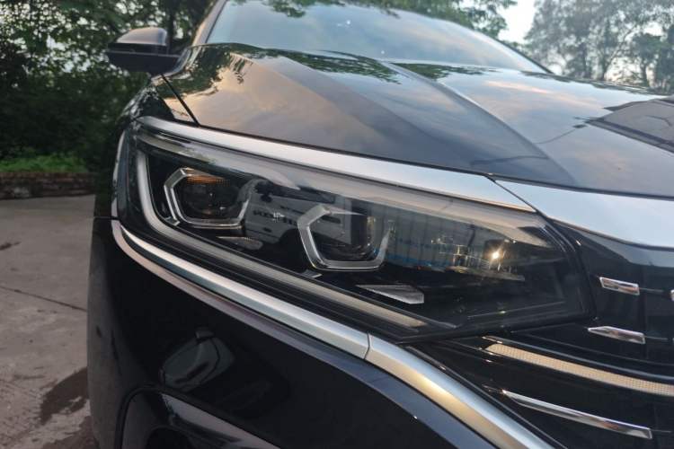 Used Volkswagen Passat 2022 330TSI Luxury Edition Right Front Headlight