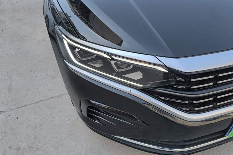 Used Volkswagen Passat 2022 330TSI Elite Edition Right Front Headlight