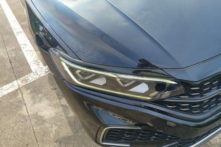Used Volkswagen Passat 2022 330TSI Starry Luxury Edition Right Front Headlight