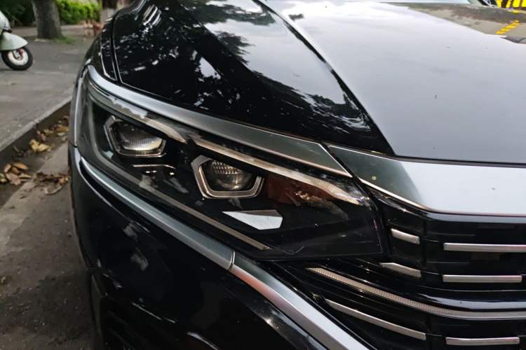 Used Volkswagen Passat 2022 330TSI Luxury Edition Right Front Headlight