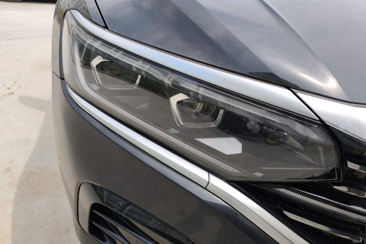 Used Volkswagen Passat 2022 330TSI Luxury Edition Right Front Headlight
