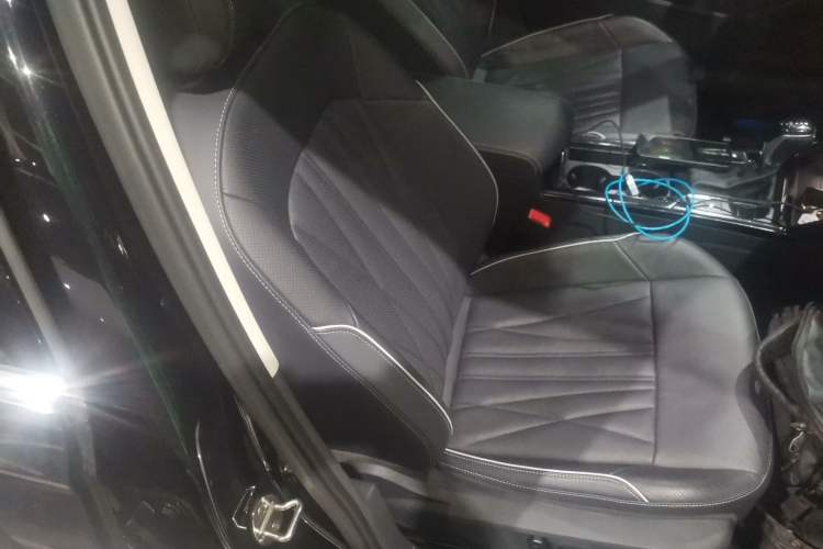 Used Volkswagen Passat 2022 330TSI Starry Luxury Edition – Exclusive Special Edition Right Front Seat