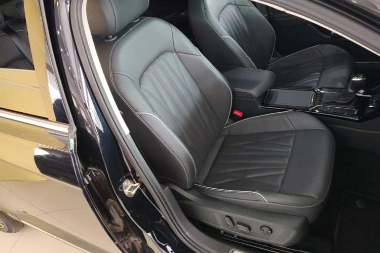 Used Volkswagen Passat 2022 330TSI Luxury Edition Right Front Seat