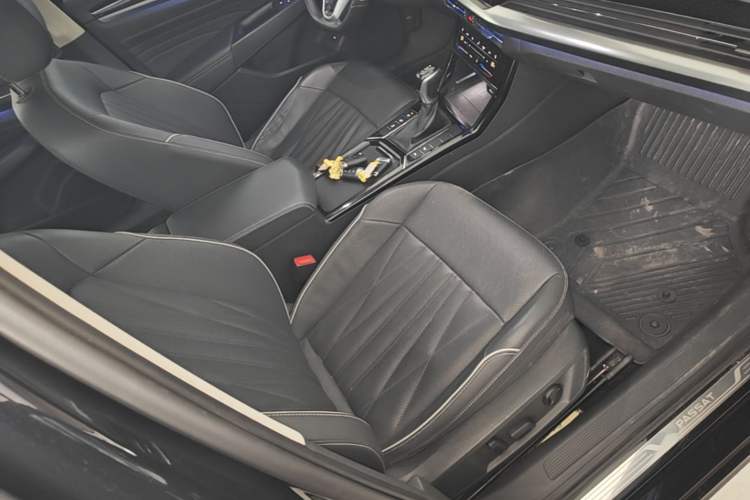 Used Volkswagen Passat 2022 330TSI Starry Luxury Edition Right Front Seat
