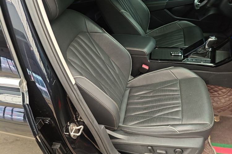 Used Volkswagen Passat 2022 330TSI Starry Elite Edition Right Front Seat